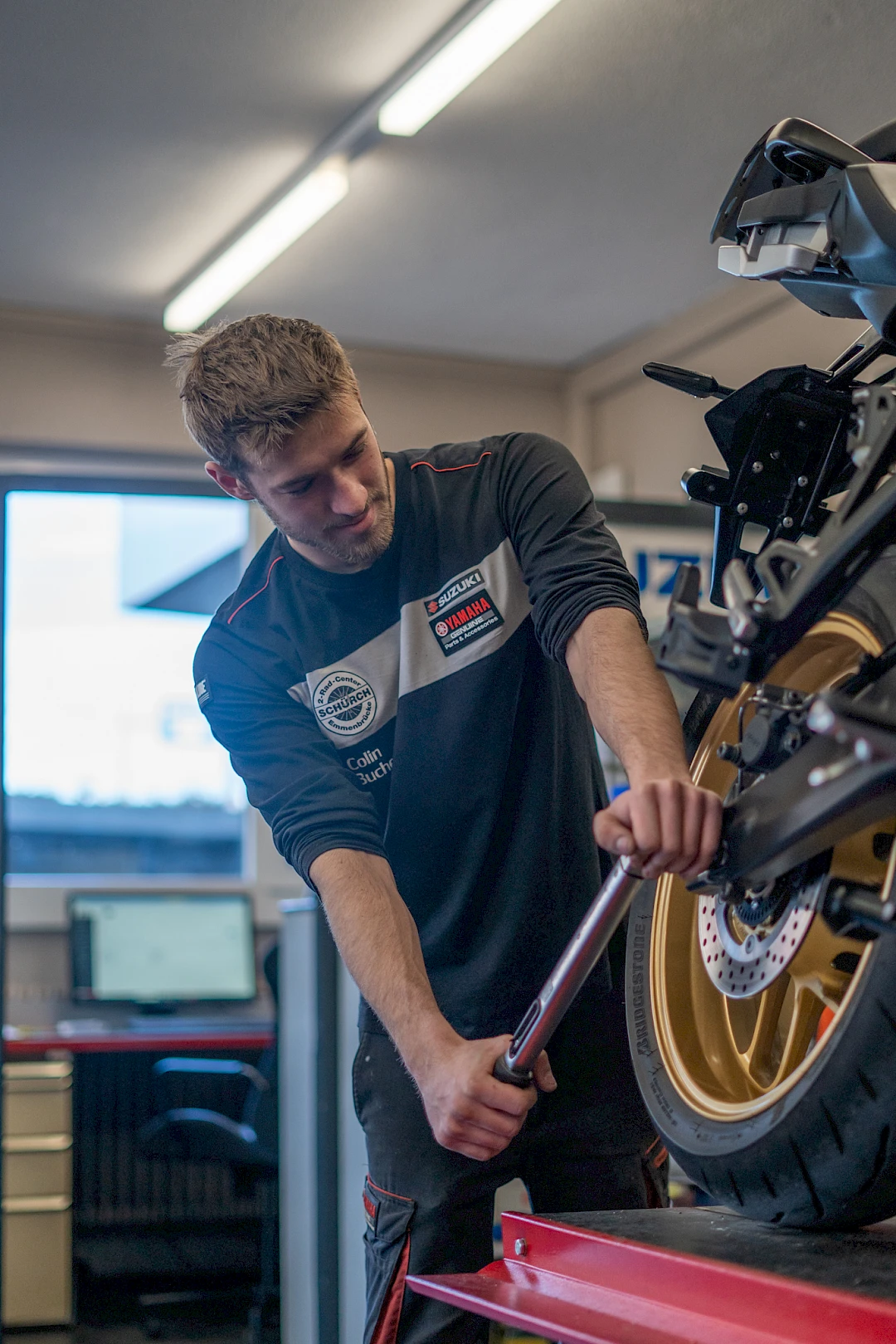 Erfolgreicher Lehrabschluss von Colin Bucher als Motorradmechaniker EFZ